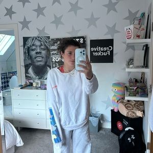 White crew neck sweatshirt
